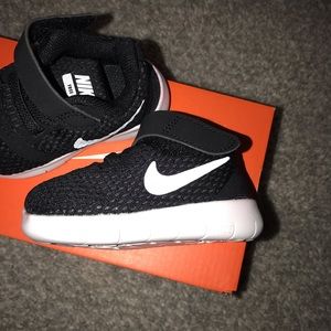 Boys Nike Free Black Sneakers Size 2